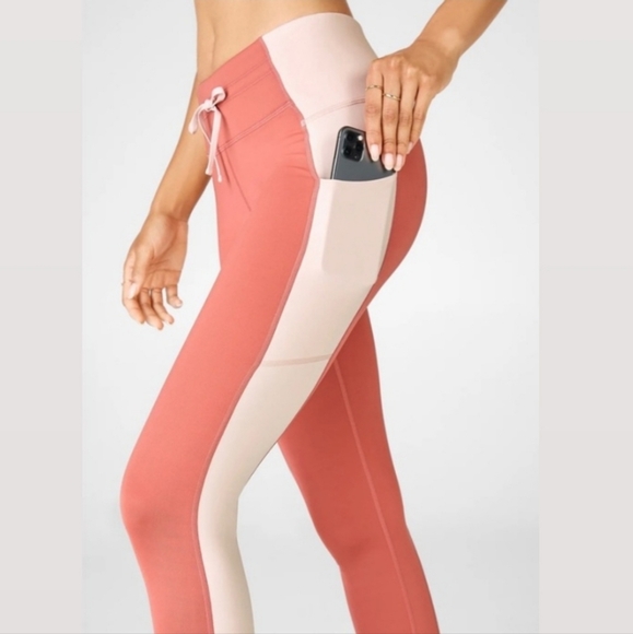 Fabletics Pants - Fabletics Mid-Rise Ultracool Shine-Panel 7/8